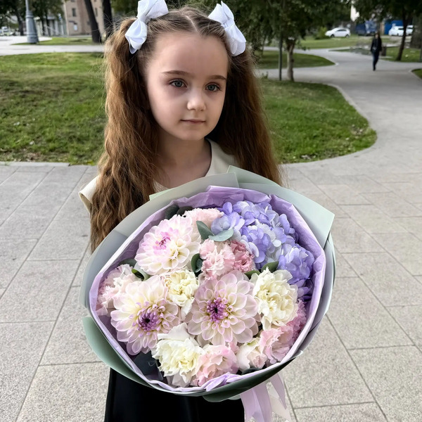 Букет на 1 сентября из сиреневой гортензии и георгин в Можайске
