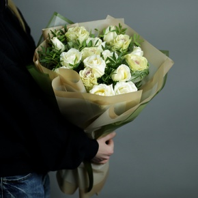 Букет "Дарли" из роз и брассики в Можайске