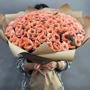Букет "Персик" из 101 махровой розы Риджентс парк (60 см) в Можайске