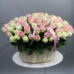 Композиция в корзине из 101 кенийской розы пастельный микс (40 см) в Можайске