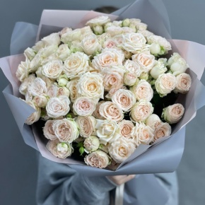 Букет "Кремовый микс" из 25 кустовых роз (50 см) в Можайске