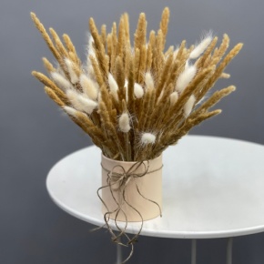 Композиция в шляпной коробке из колосков и лагуруса в Можайске
