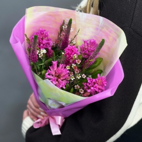 Букет "Вспышка" из гиацинтов, хамелациума и вероники в Можайске