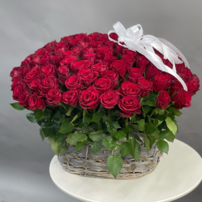 Композиция в корзине из 101 красной розы в Можайске