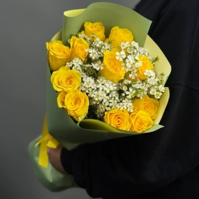 Букет "Нотка счастья" из лимонных роз и хамелациума (40 см) в Можайске