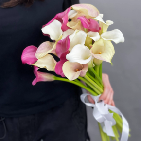 Букет из 21 каллы микс в Можайске