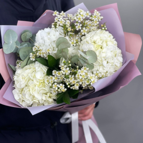Букет "Суприм" из гортензий и хамелациума в Можайске