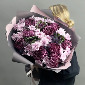 Букет "Виолетта" из хризантем Бигоуди, лимониума, брассики и кустовых хризантем в Можайске