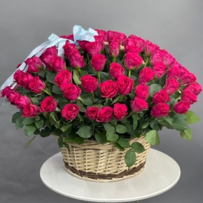Композиция в корзине из 151 малиновой розы в Можайске