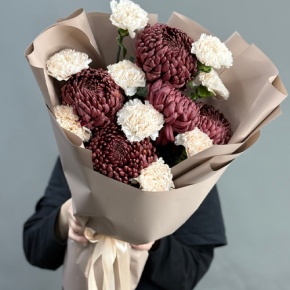 Букет из хризантем Бигоуди и диантусов в Можайске