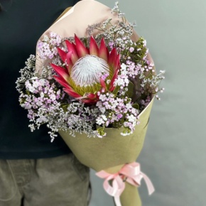 Букет из хамелациума, лимонниума и протеи в Можайске
