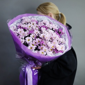 Букет "Лавандовый раф" из кустовых 15 хризантем и статицы в Можайске