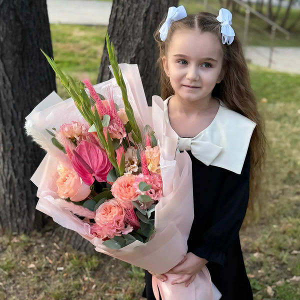 Букет на 1 сентября с гладиолусами, розами и антуриумом в Можайске