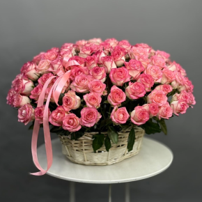 Композиция в корзине из 101 розы Джумилия в Можайске
