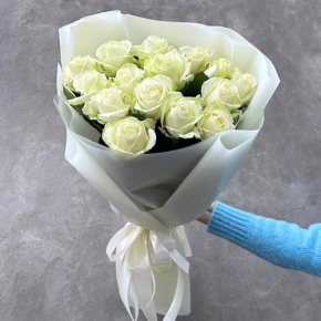 Букет "Умка" из 15 белых роз (50 см) в Можайске