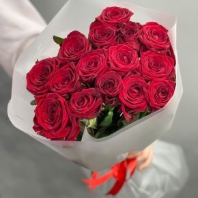 Букетик из 15 красных роз (60 см) в Можайске