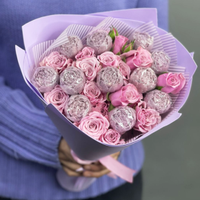 Букет из шоколадных пионов и кустовых роз в Можайске