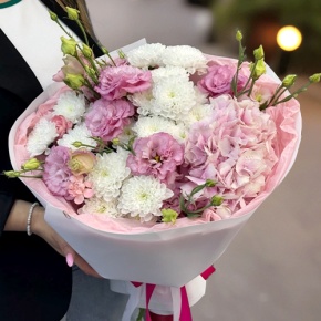 Букет "Табу" из хризантемы, Голландской гортензии и эустомы в Можайске