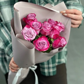 Букет "Сесилия" из 9 фиолетовых роз кения (40 см) в Можайске