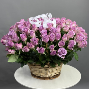 Композиция в корзине из 131 кенийской розы (40 см) в Можайске