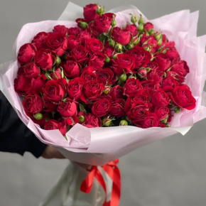 Букет из 17 красных кустовых пионовидных роз (50 см) в Можайске