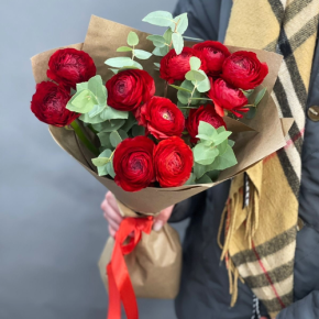 Букет из 11 ранункулюсов и эвкалипта в Можайске