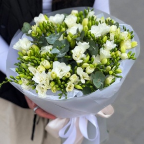 Букет из 51 белой фрезии в Можайске