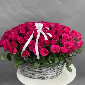 Композиция в корзине из 101 малиновой розы (40 см) в Можайске