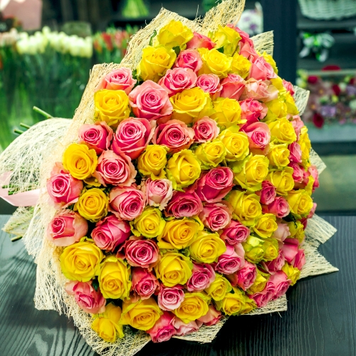 Букет из 101 розовой и лимонной розы (50 см) в Можайске