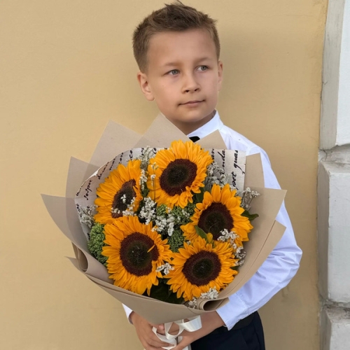 Букет на 1 сентября из 5 подсолнухов и лимониума в Можайске