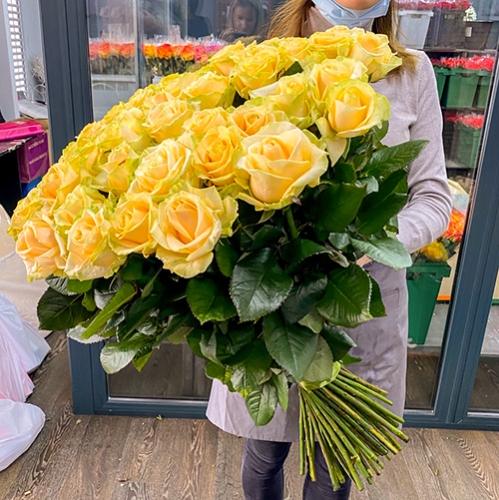 75 роз Аваланж (70 см) в Можайске