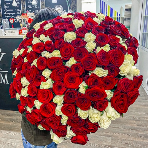 Букет 151 роза красный и белый микс (60 см) в Можайске
