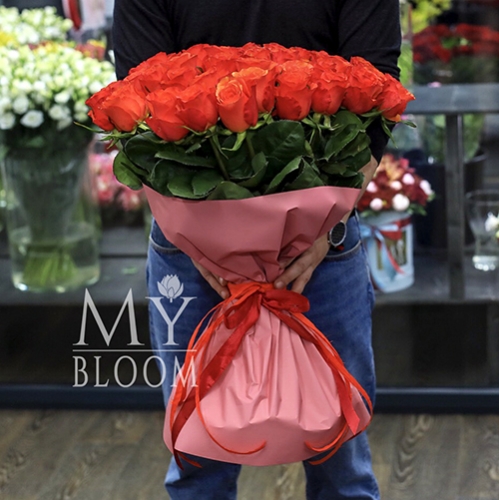 Букет 51 коралловая роза (60 см) в Можайске