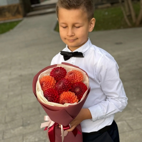 Букет из 7 сезонных георгин в Можайске