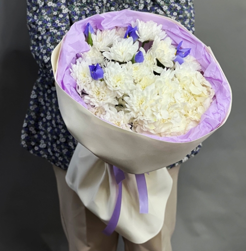 Букет "Грация" из ирисов, гортензии и кустовых хризантем в Можайске