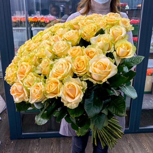 75 роз Аваланж (70 см) в Можайске