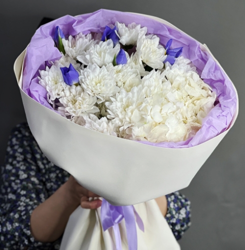 Букет "Грация" из ирисов, гортензии и кустовых хризантем в Можайске