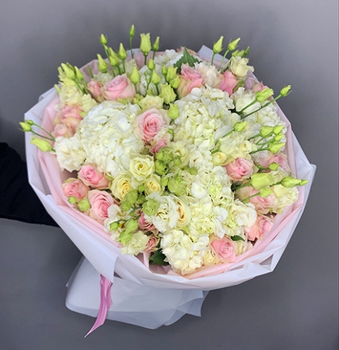 Букет "София" из гортензий, эустом и роз в Можайске