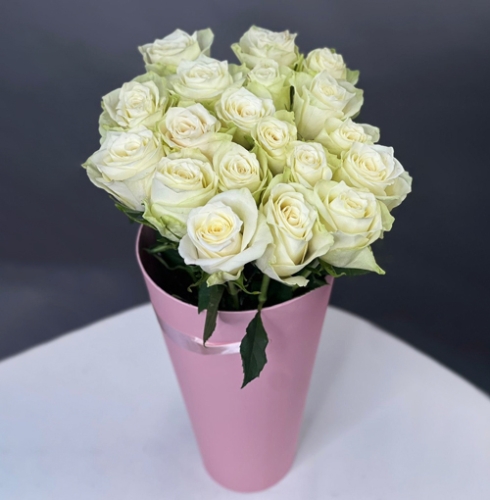 19 белых роз Кения в конусе в Можайске